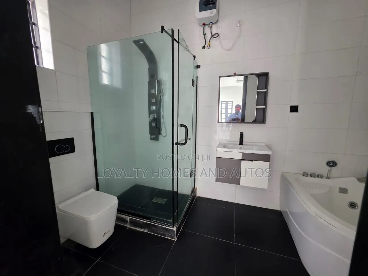 5bdrm House in Chevron for sale in Chevron