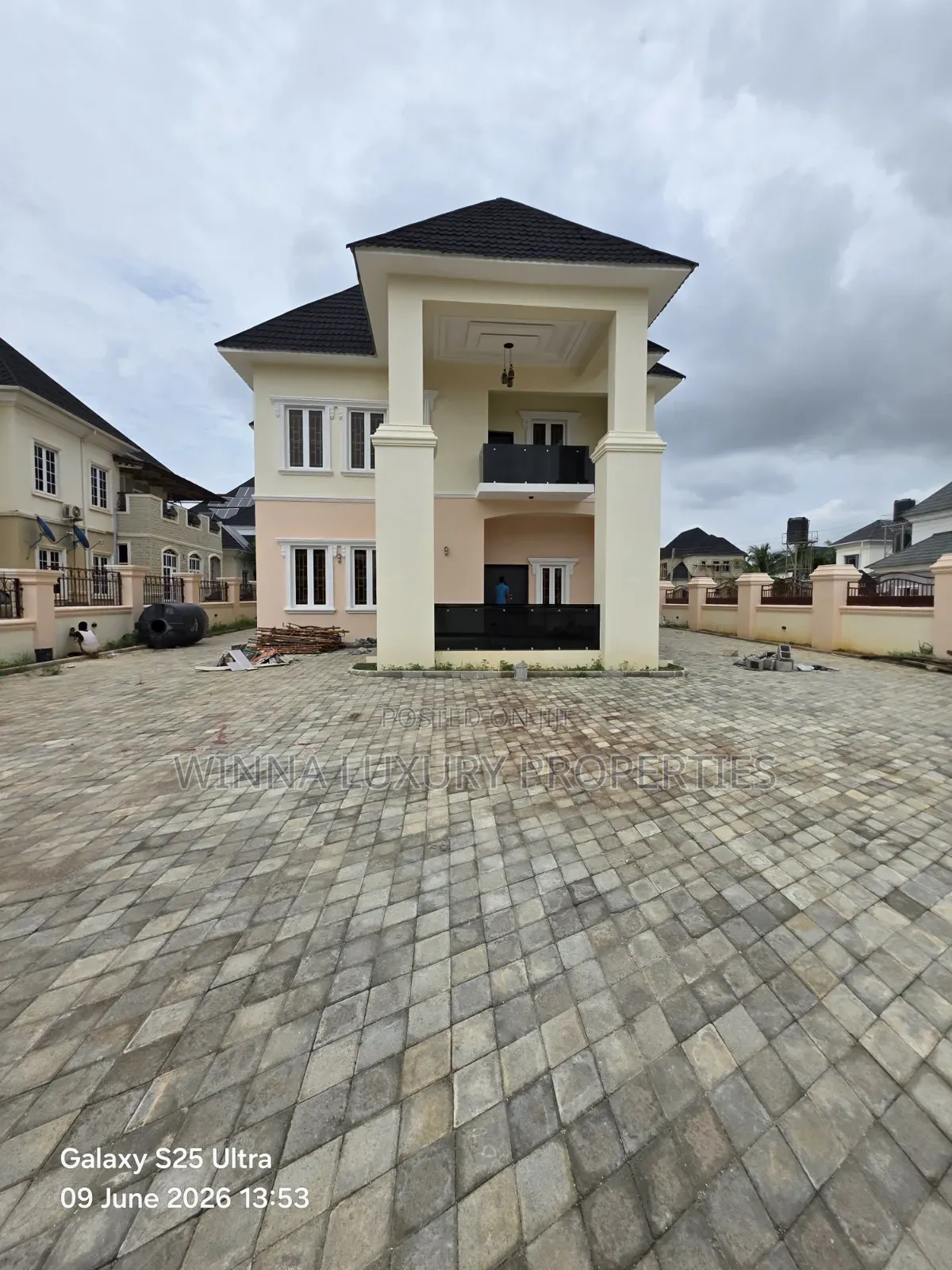 8bdrm Mansion in River Park Estate, Lugbe District for sale in Lugbe District