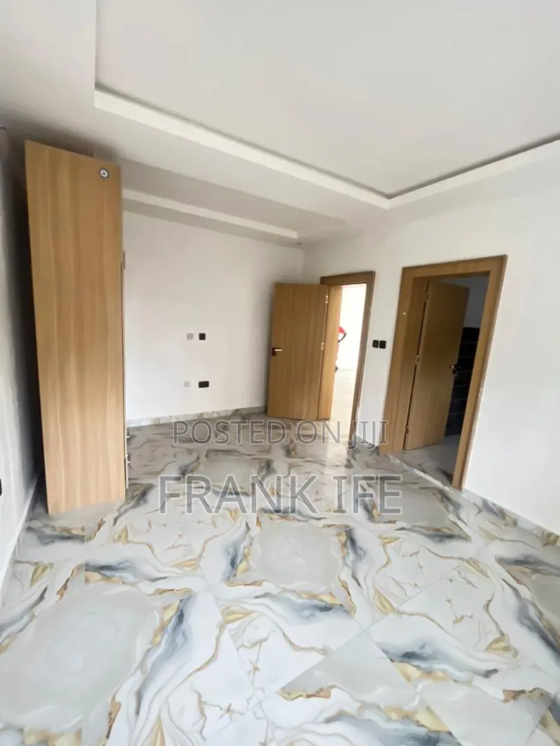 2bdrm Penthouse in Chevron for sale in Chevron