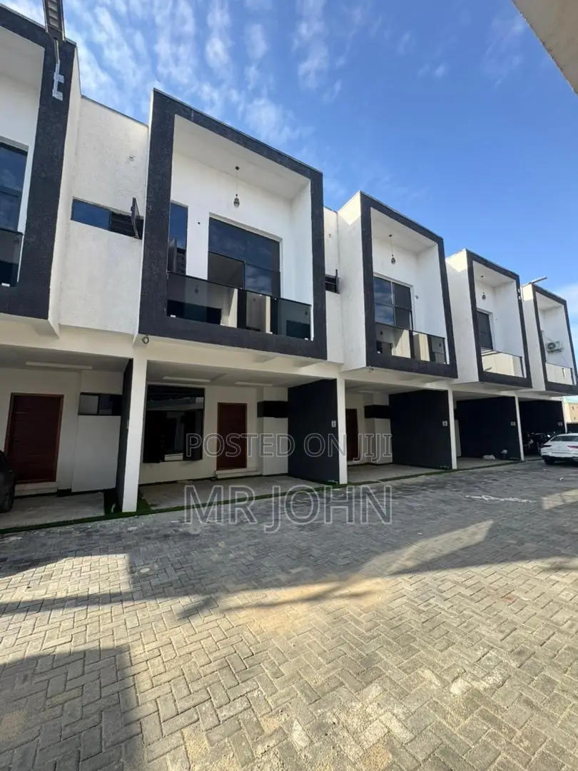 4bdrm Duplex in Ikota Owo Pr for rent in Ikota