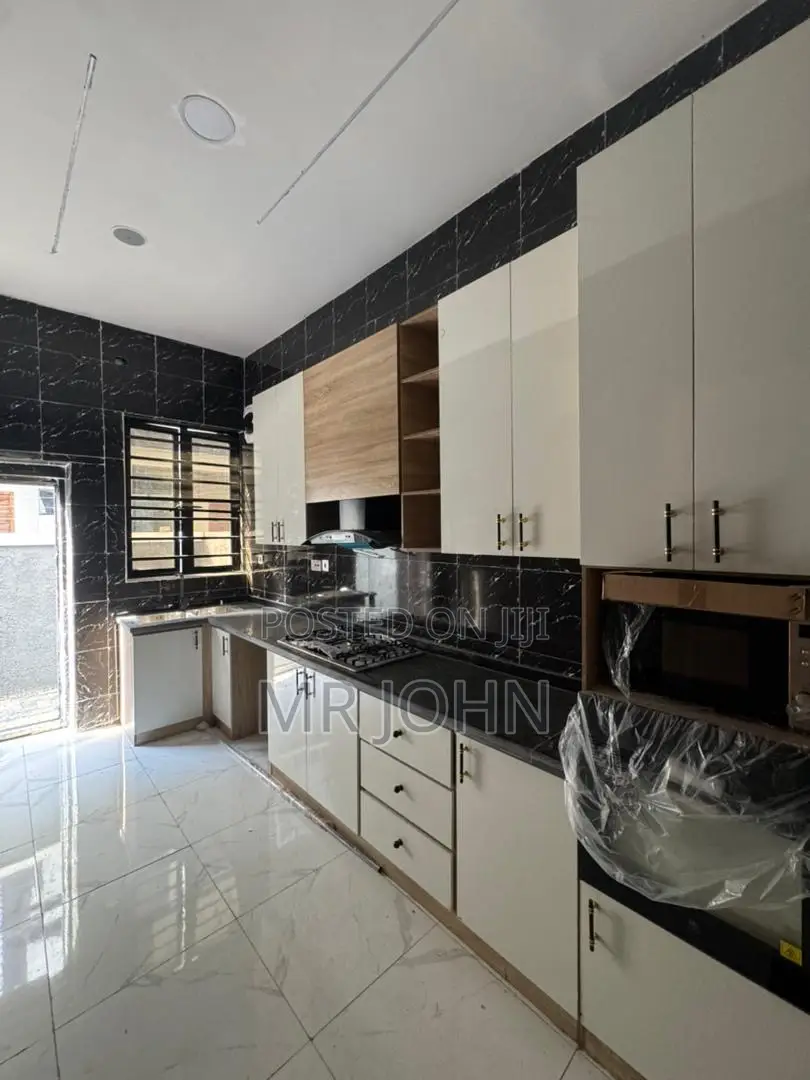 4bdrm Duplex in Ikota Owo Pr for rent in Ikota