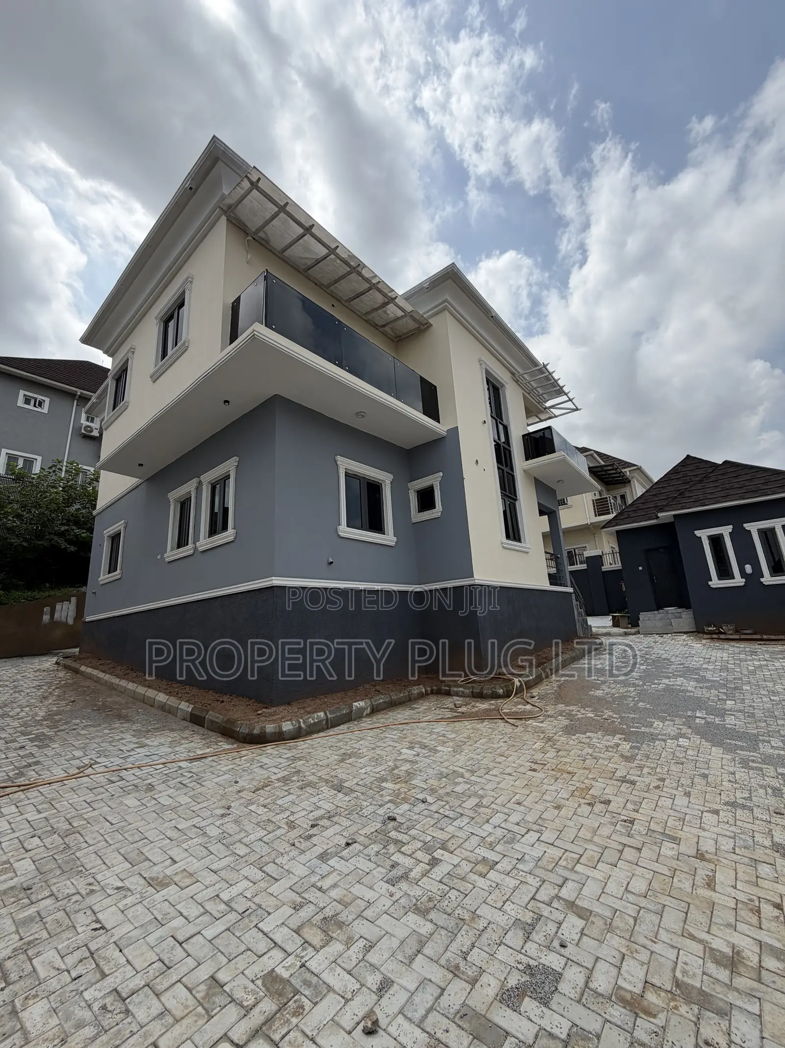 4bdrm Duplex in Idu for sale in Idu