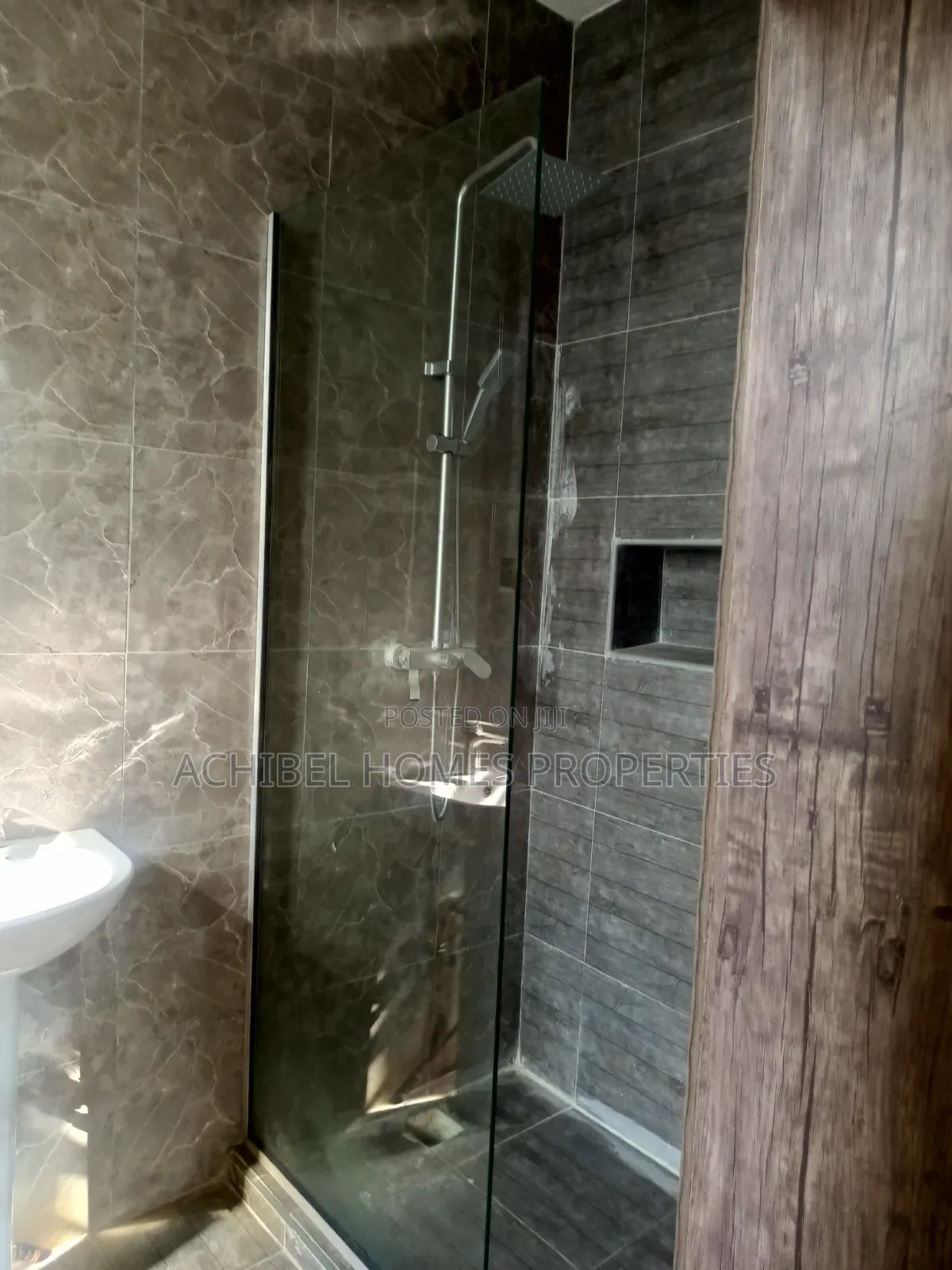 2bdrm Apartment in Near Oba Musa, Lekki Phase 2 for sale in Lekki Phase 2