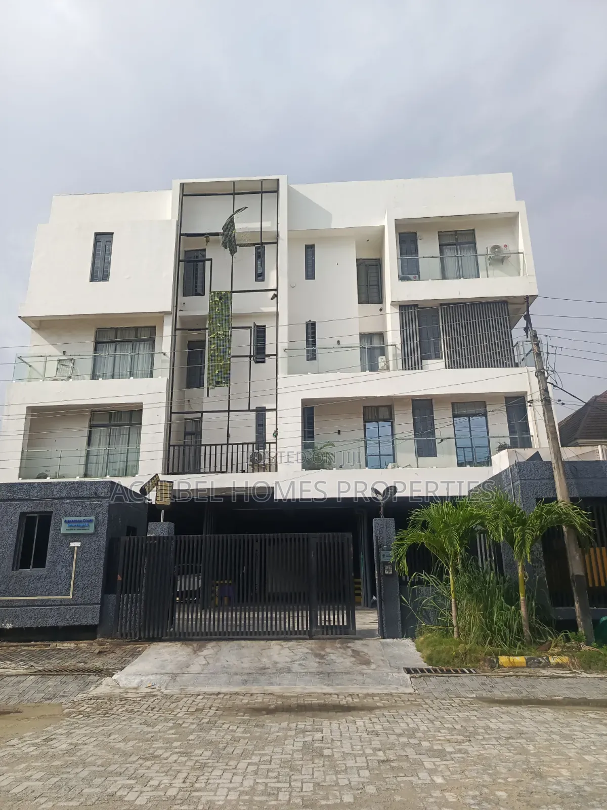 2bdrm Apartment in Near Oba Musa, Lekki Phase 2 for sale in Lekki Phase 2