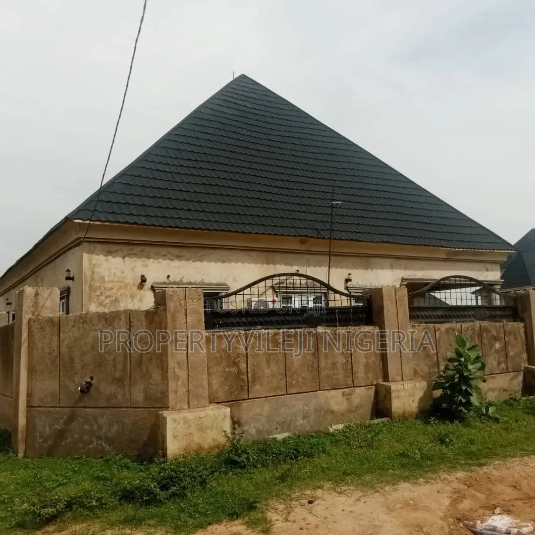 3bdrm Bungalow in Sabon Lugbe for sale in Sabon Lugbe