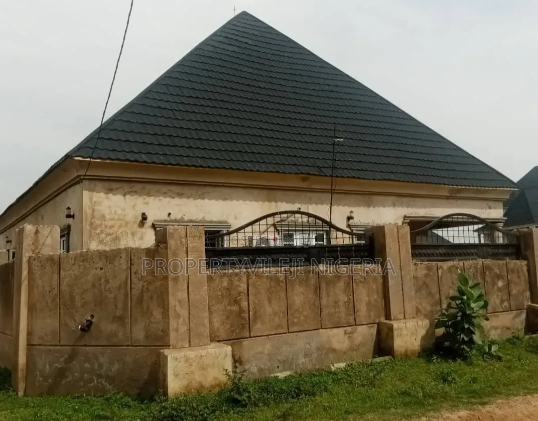 3bdrm Bungalow in Sabon Lugbe for sale in Sabon Lugbe