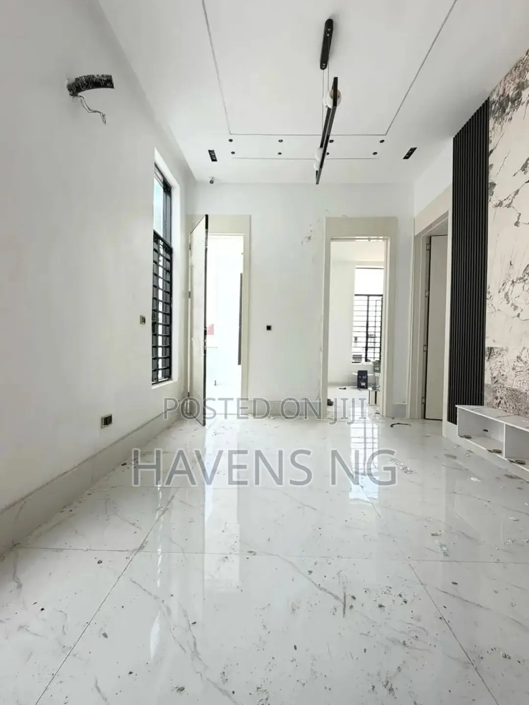 5bdrm Duplex in Chevron for sale in Chevron