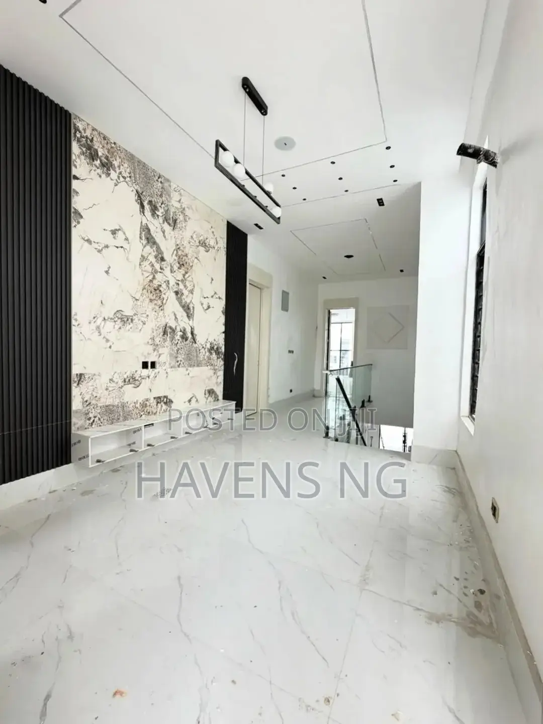 5bdrm Duplex in Chevron for sale in Chevron