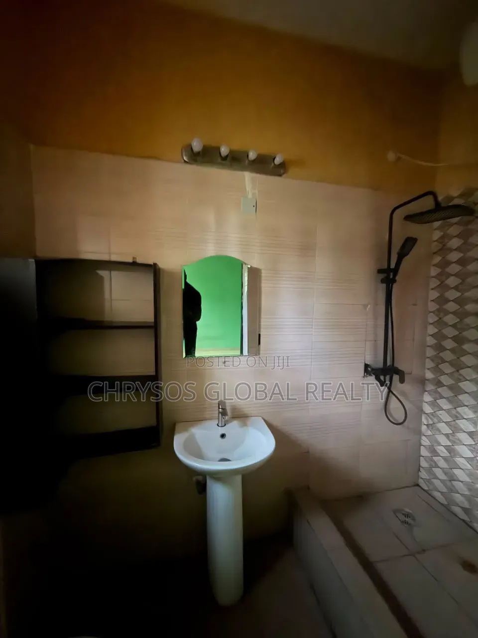 3bdrm Block of Flats in Kolapo Ishola Gra for rent in Akobo
