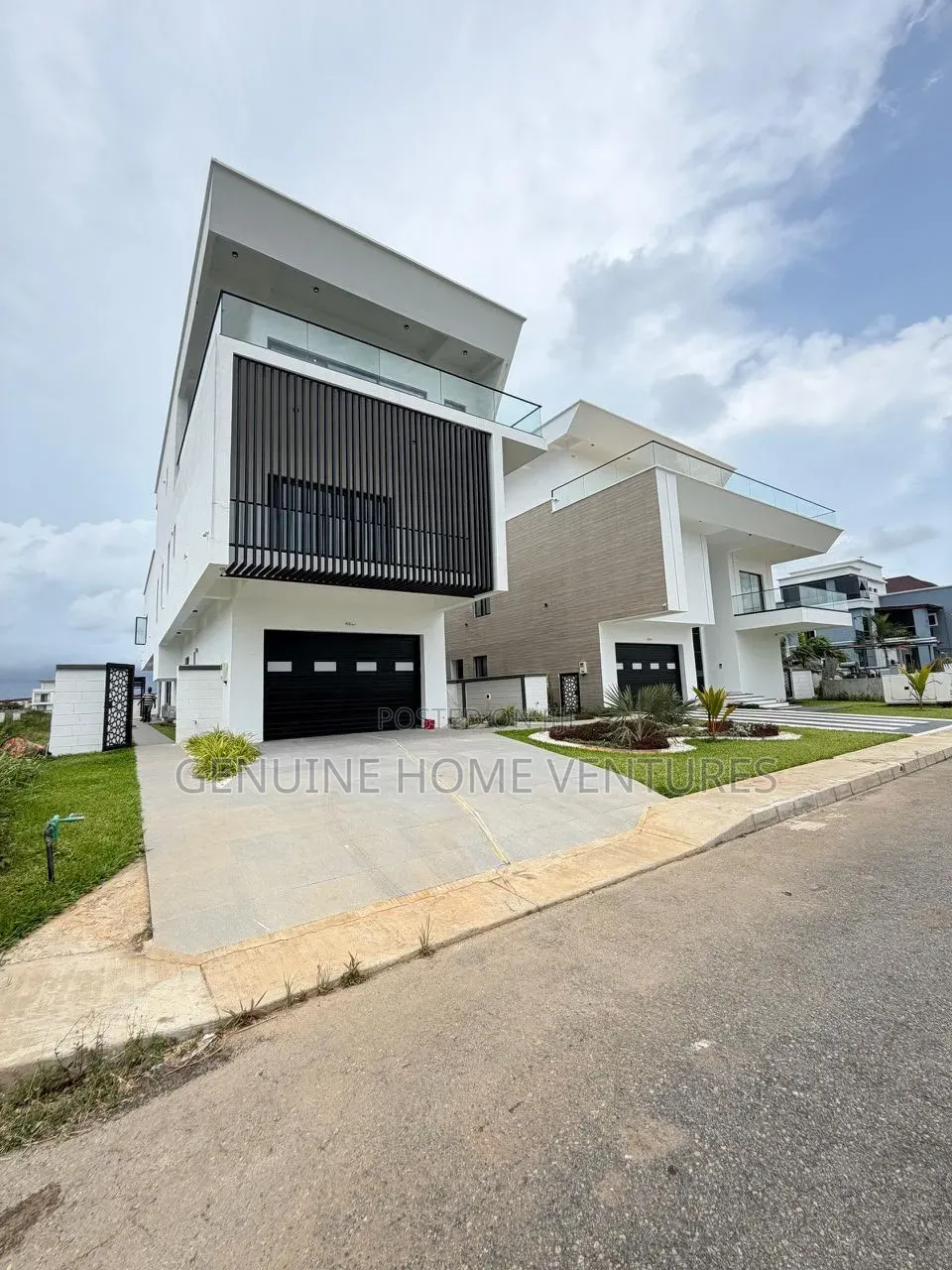 5bdrm Duplex in Ikota for sale in Ikota