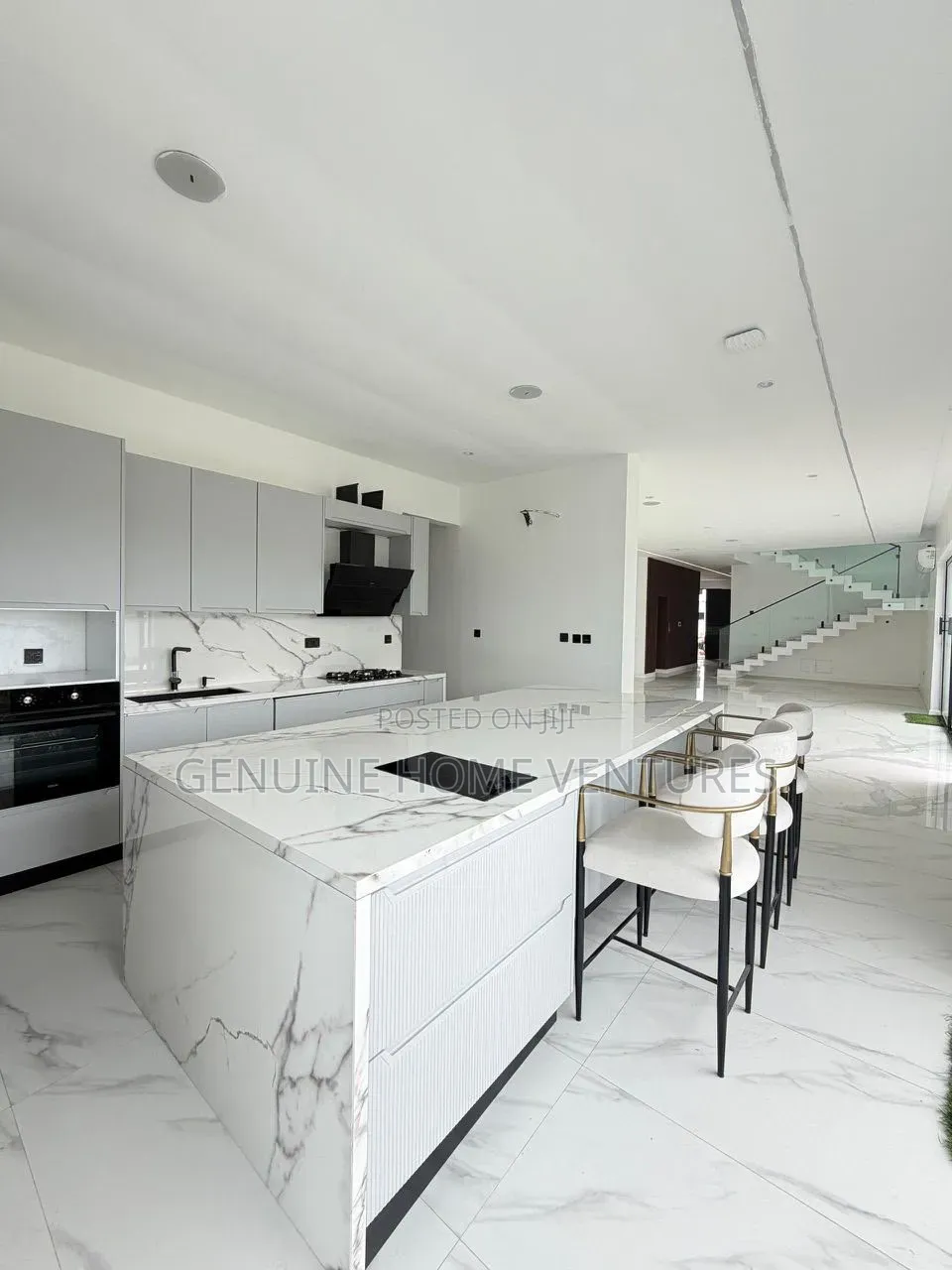 5bdrm Duplex in Ikota for sale in Ikota
