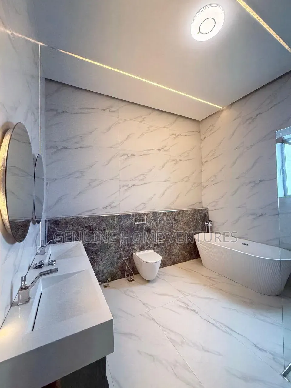 5bdrm Duplex in Ikota for sale in Ikota