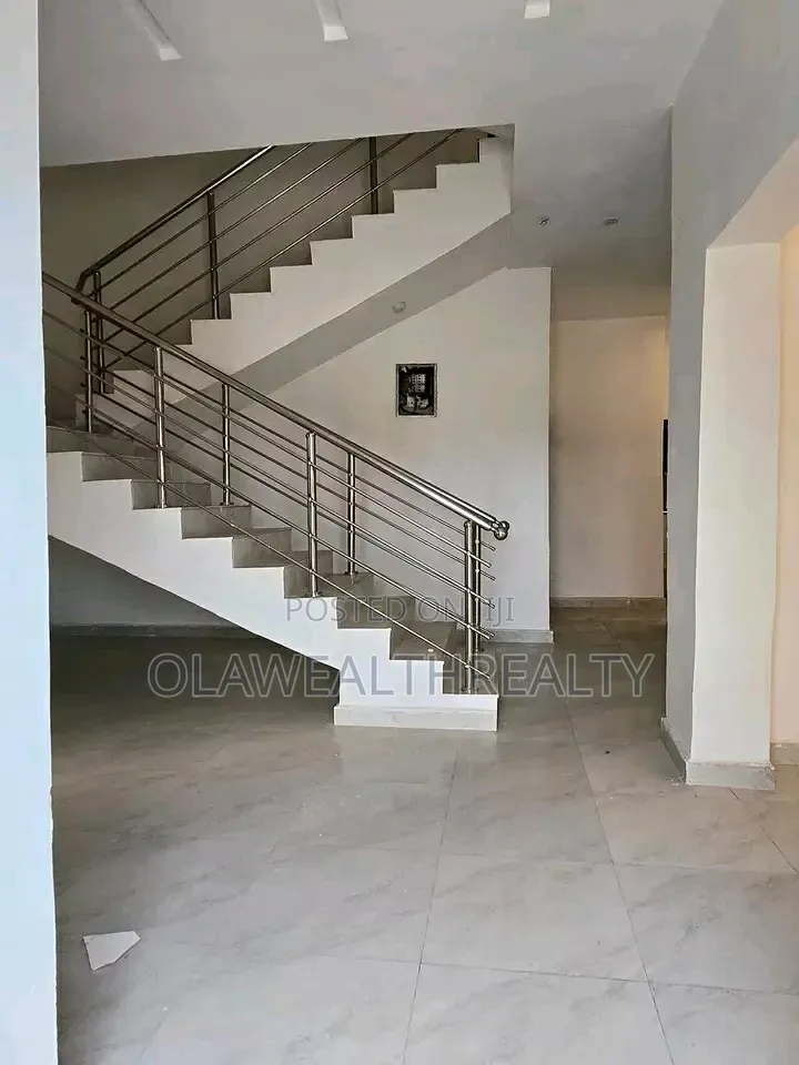 4bdrm Duplex in Kaura for sale in Kaura