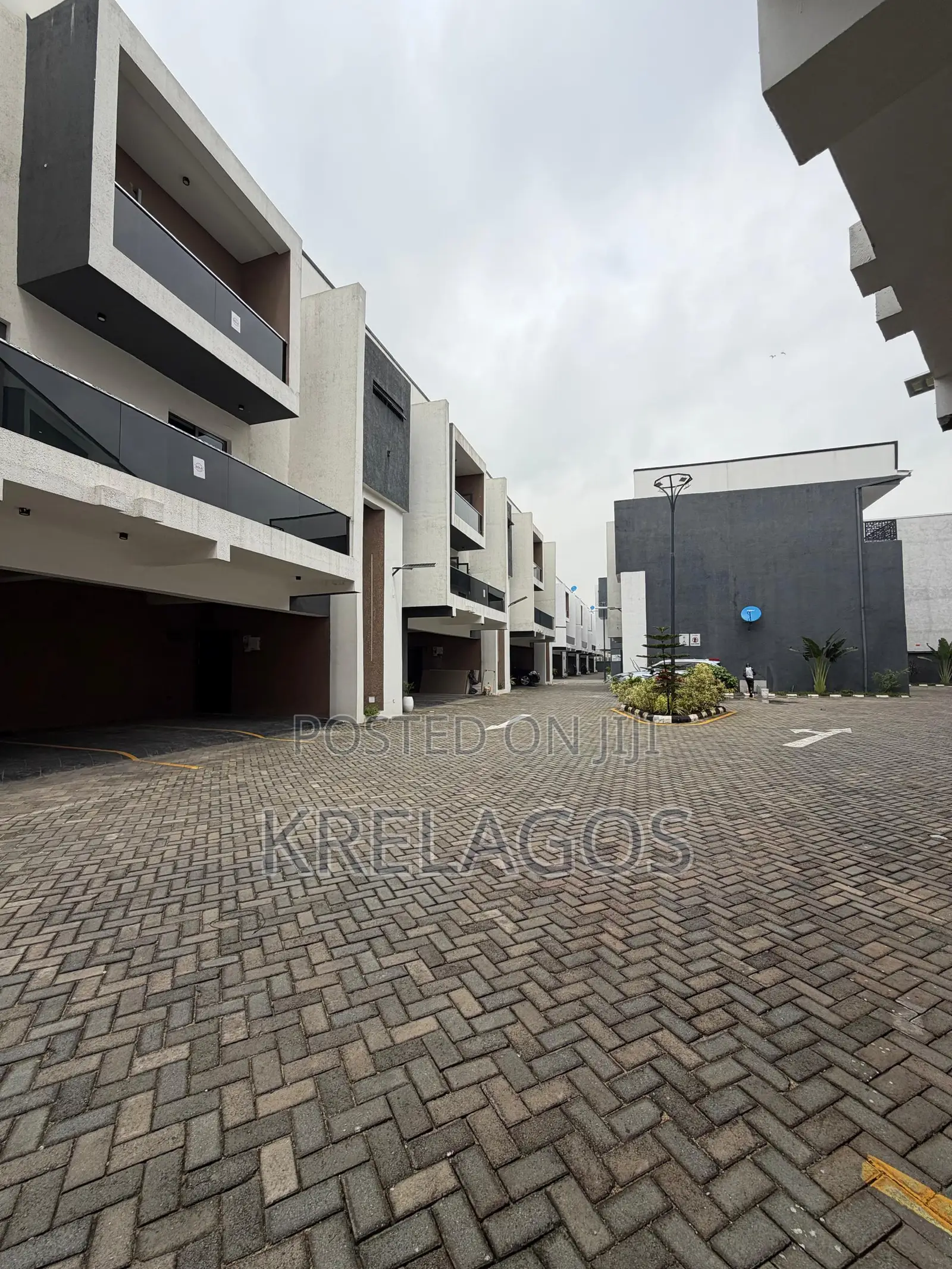4bdrm Duplex in Ikate for sale in Ikate