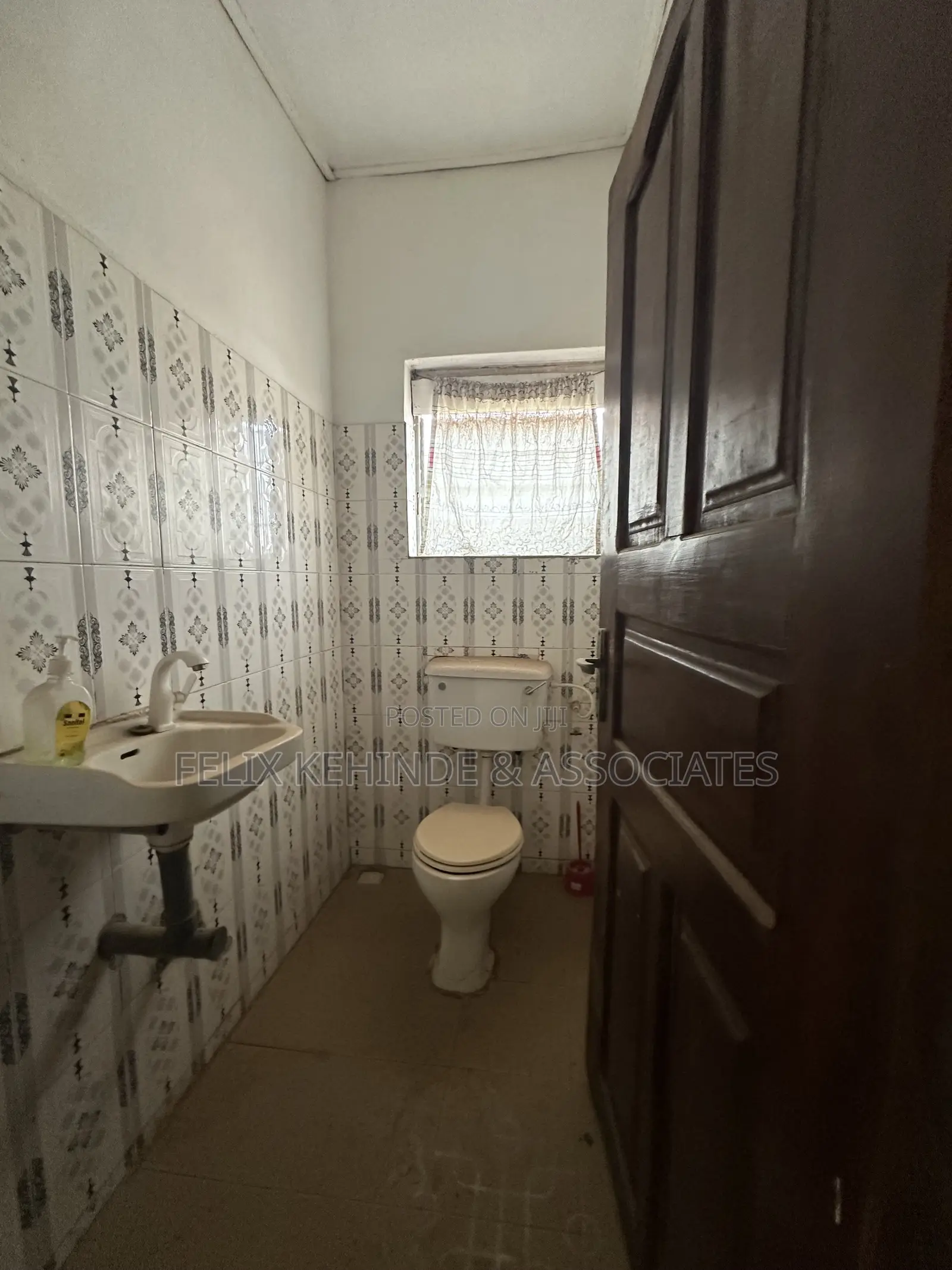 3bdrm Bungalow in Elewuro Estate, Akobo for sale in Akobo