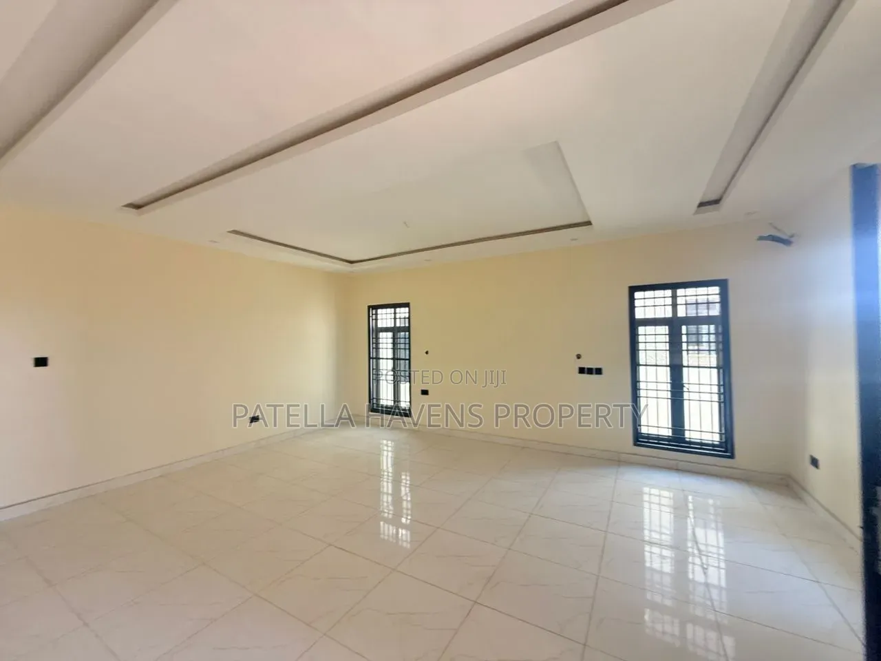5bdrm Duplex in Life Camp for sale in Life Camp