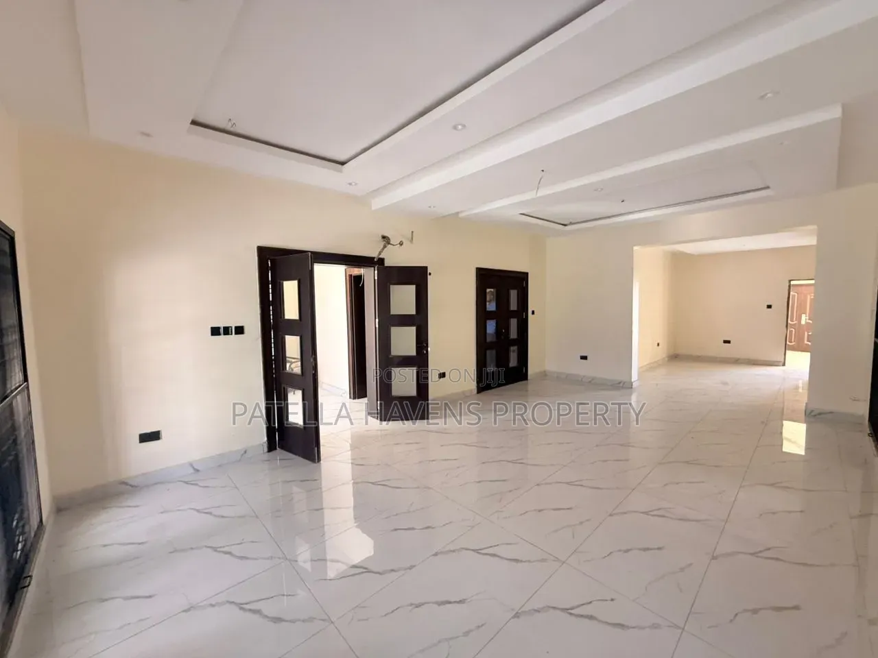 5bdrm Duplex in Life Camp for sale in Life Camp