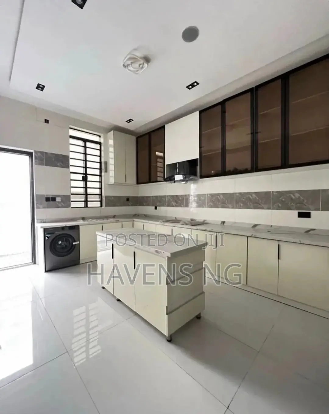 5bdrm Duplex in Lekki Phase 2 for sale in Lekki Phase 2