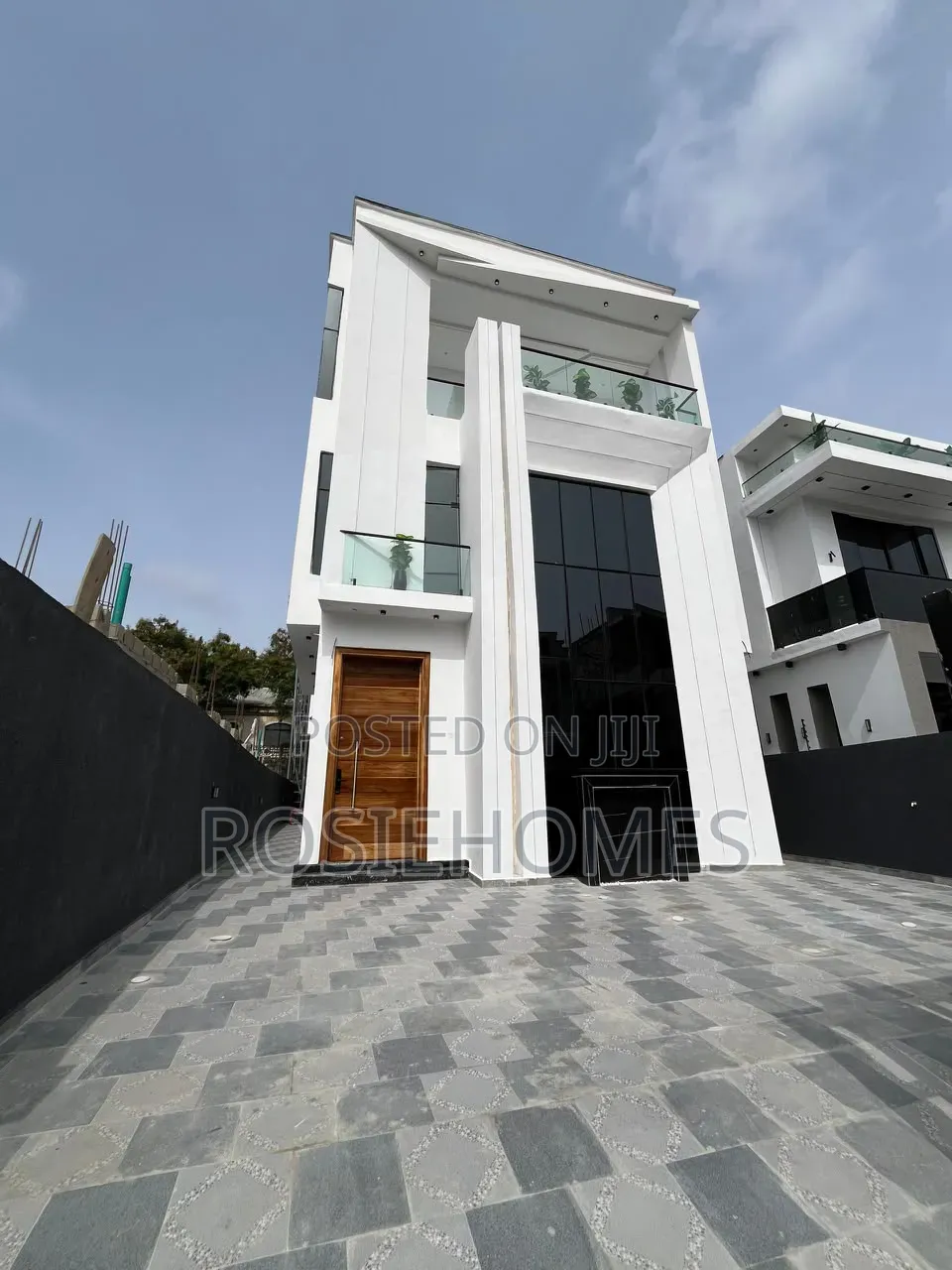 6bdrm Duplex in Garden Estate, Chevron for sale in Chevron