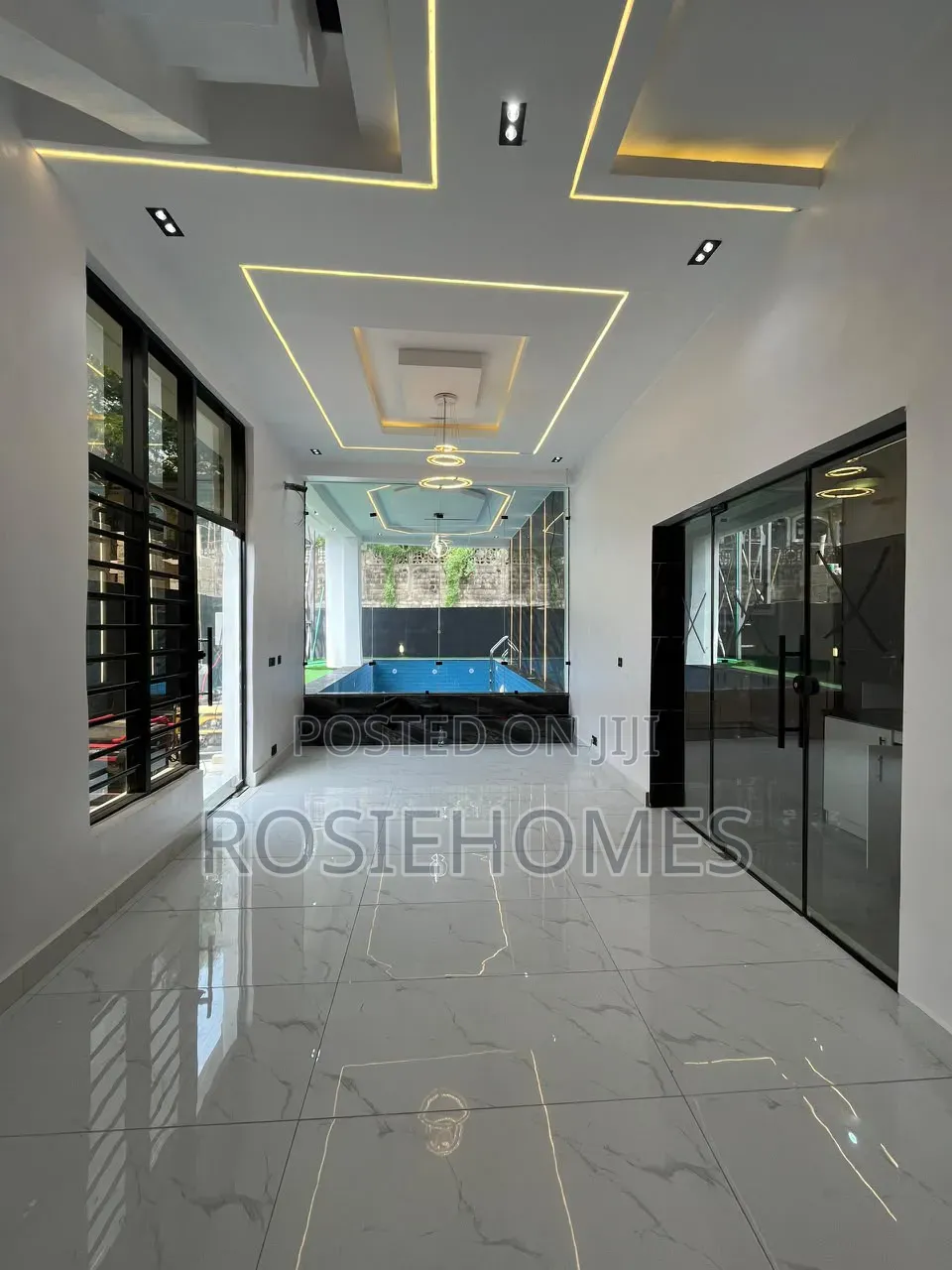 6bdrm Duplex in Garden Estate, Chevron for sale in Chevron