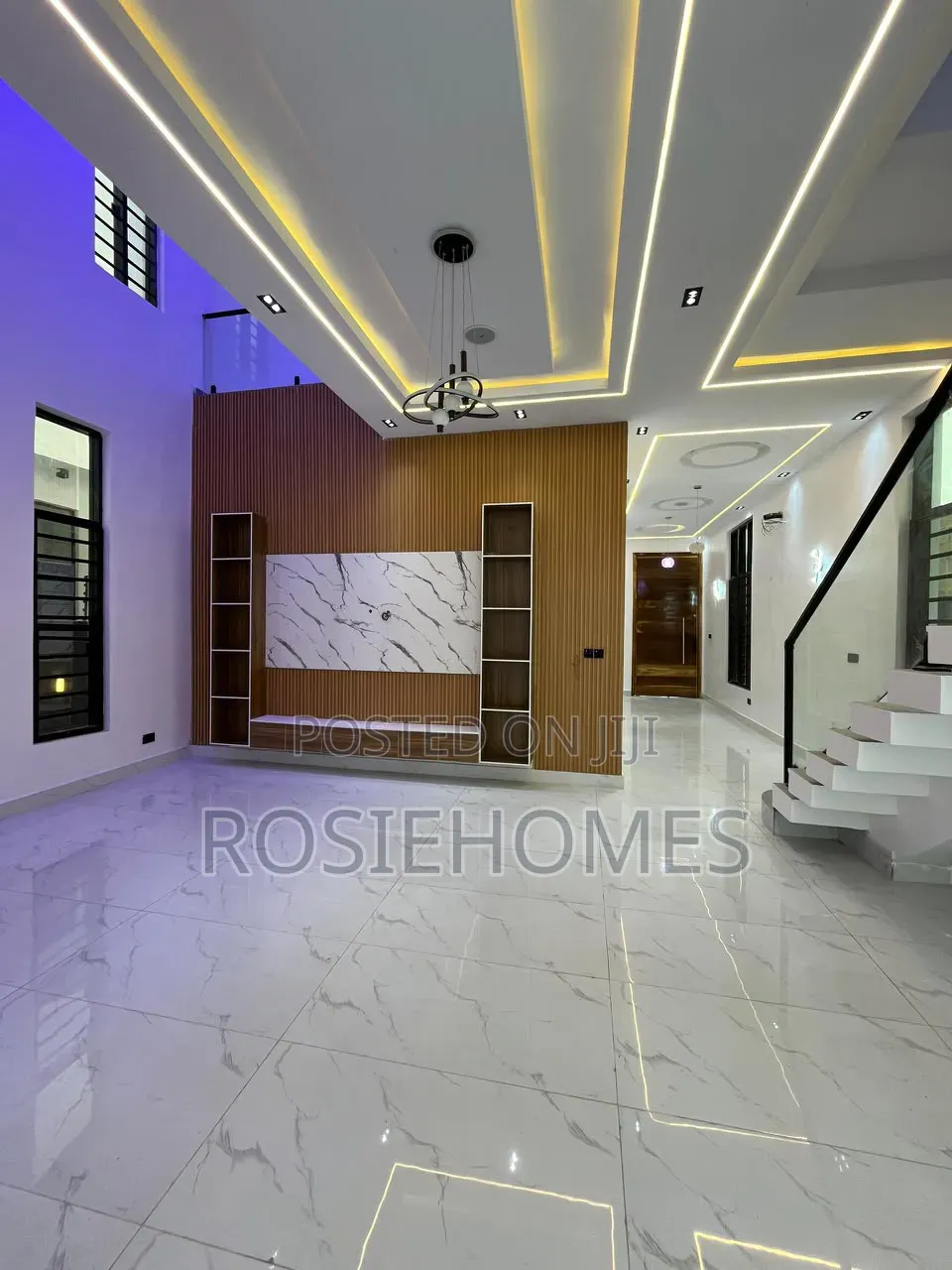 6bdrm Duplex in Garden Estate, Chevron for sale in Chevron