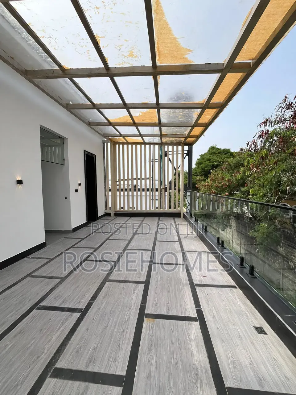 6bdrm Duplex in Garden Estate, Chevron for sale in Chevron