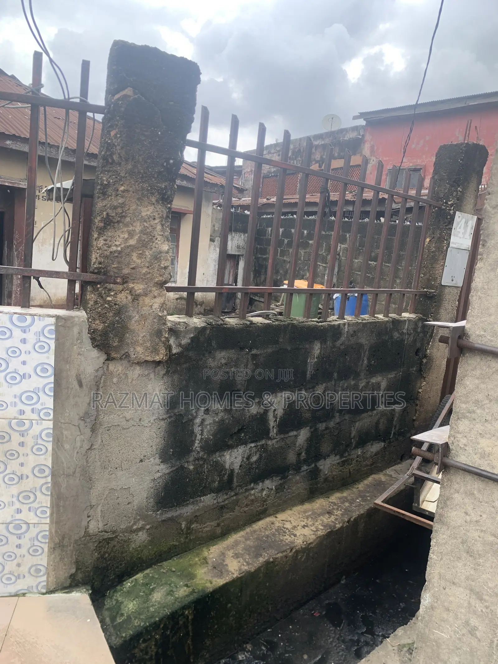 10bdrm Bungalow in Ojuelegba for sale in Ojuelegba
