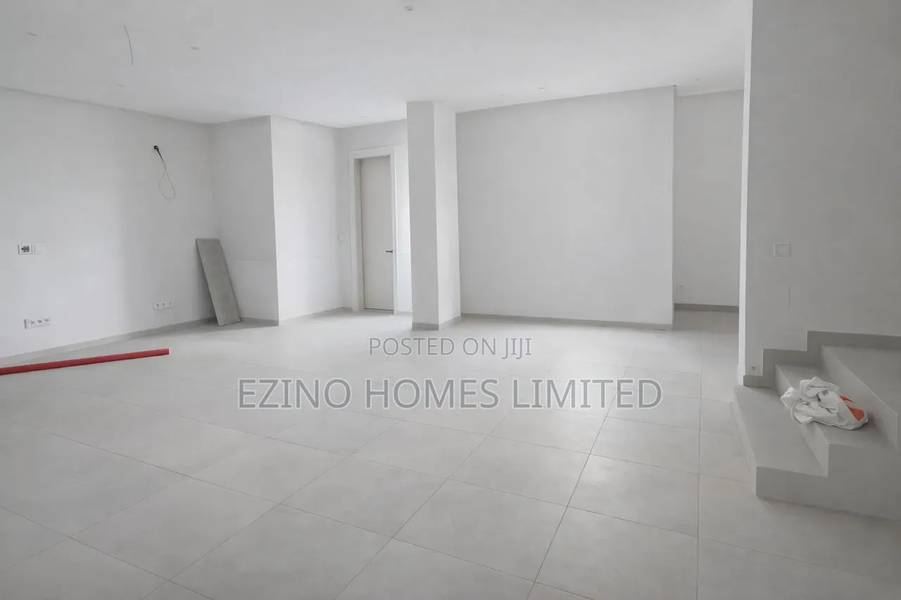 4bdrm Duplex In Rock Mould, Macpherson For Sale in MacPherson