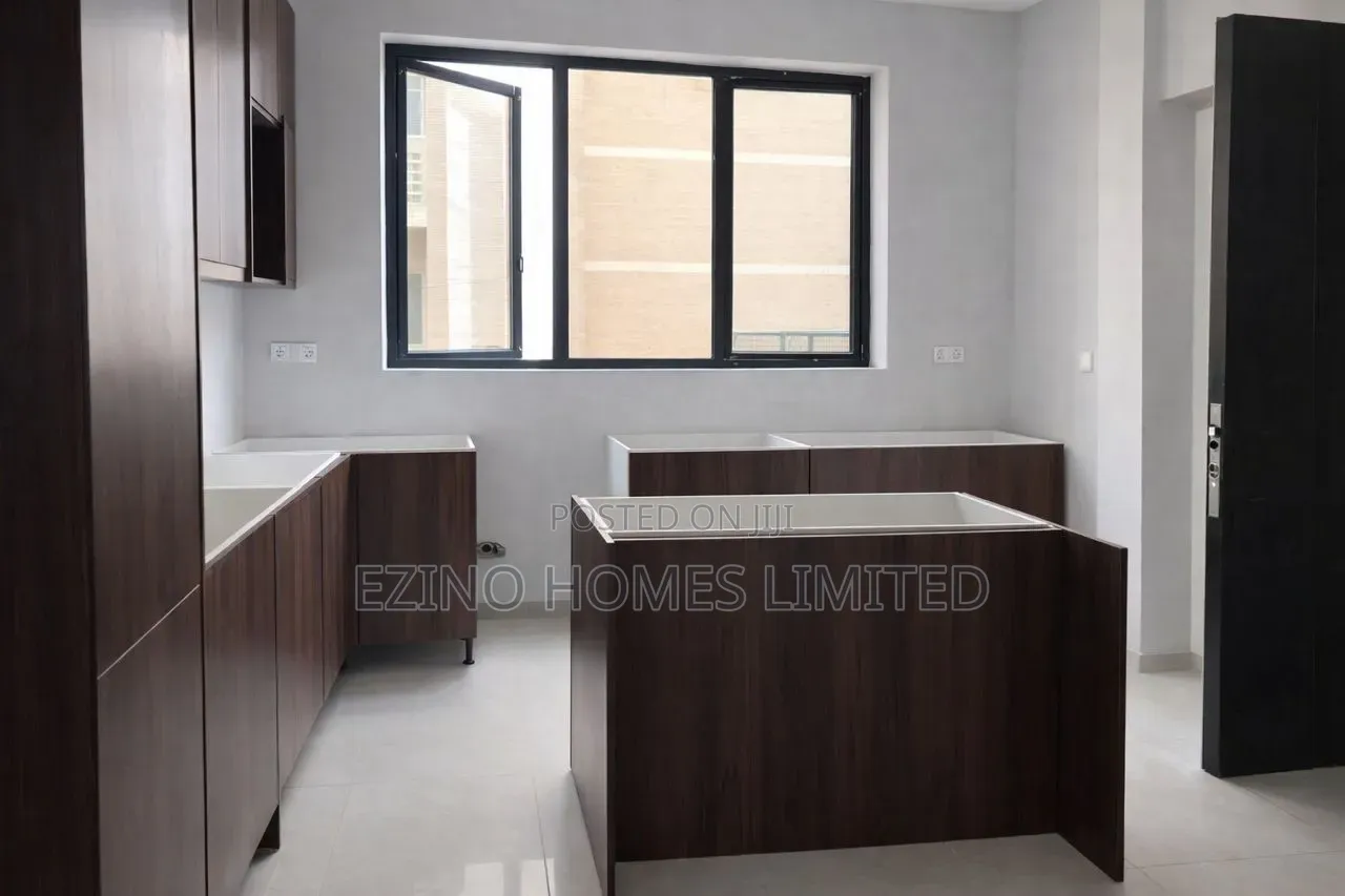 4bdrm Duplex In Rock Mould, Macpherson For Sale in MacPherson