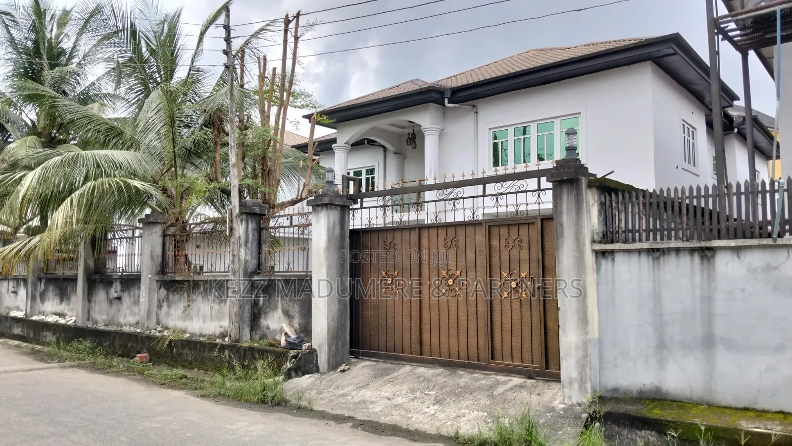 8bdrm Duplex in Stadium Road , Port, Obio-Akpor for sale in Obio-Akpor