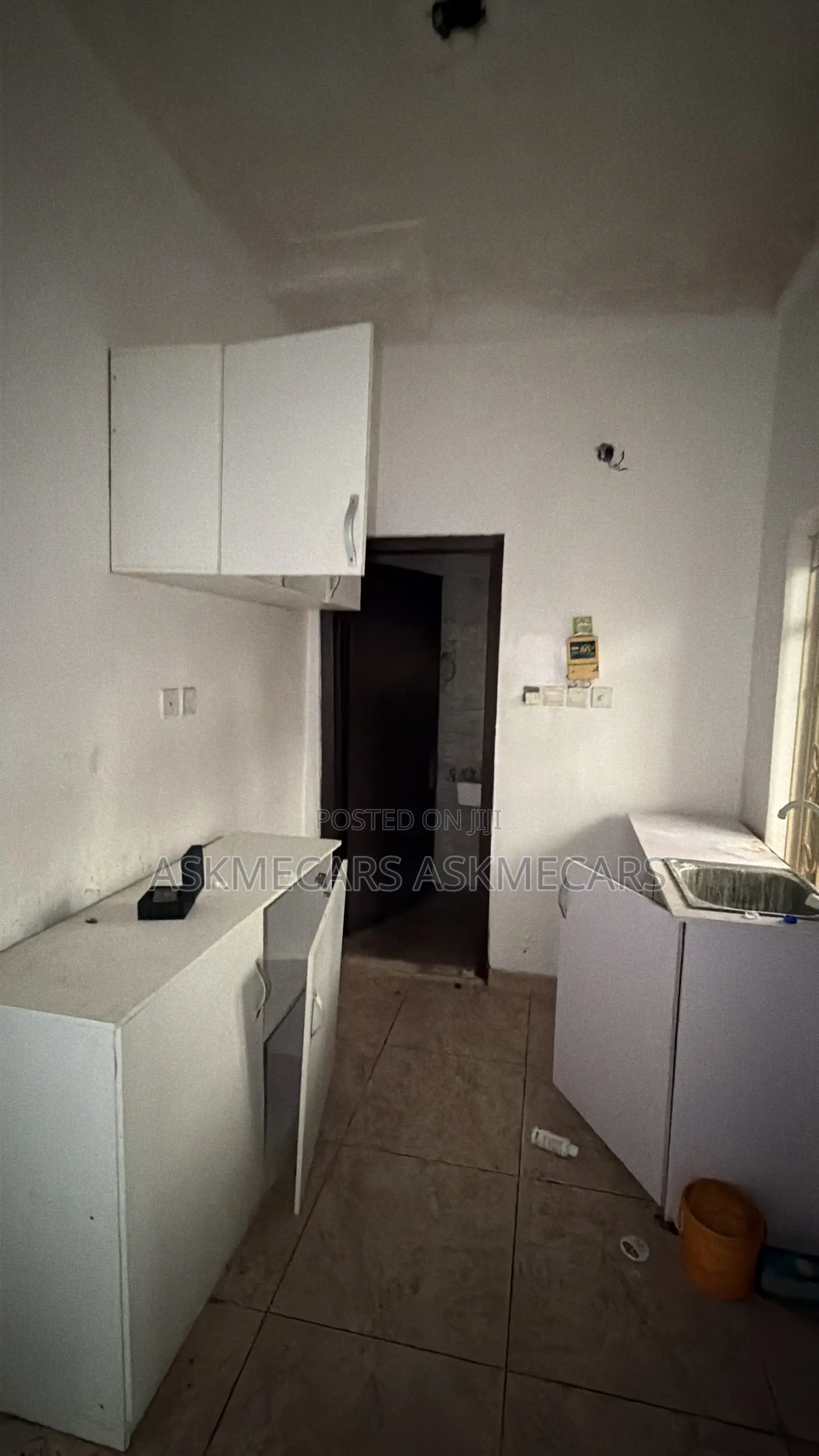 Mini Flat in Chevron for rent in Chevron