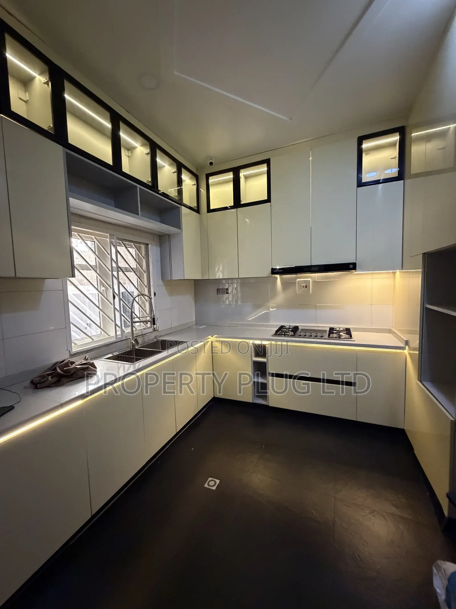 4bdrm Townhouse/Terrace in Idu for sale in Idu