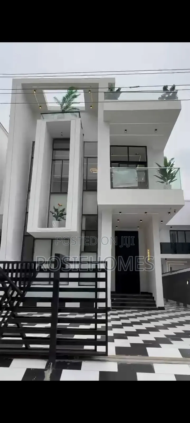 5bdrm Duplex in Garden Estate, Chevron for sale in Chevron