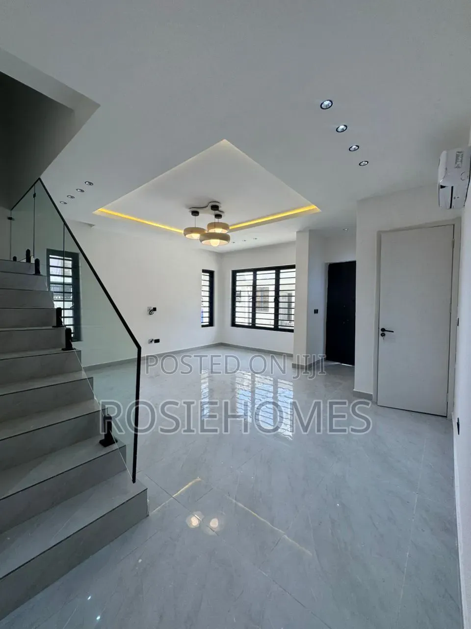 5bdrm Duplex in Garden Estate, Chevron for sale in Chevron