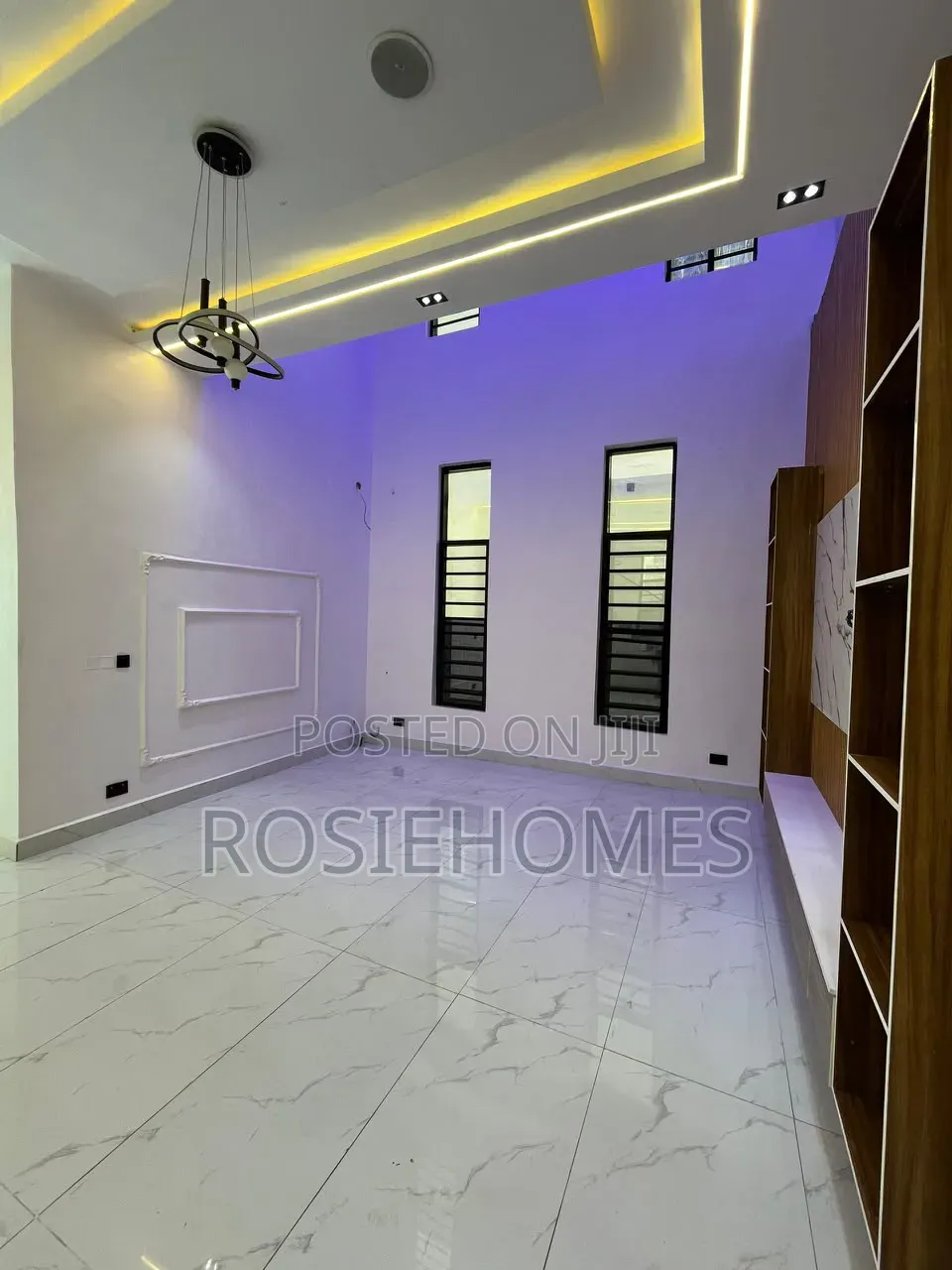 5bdrm Duplex in Garden Estate, Chevron for sale in Chevron