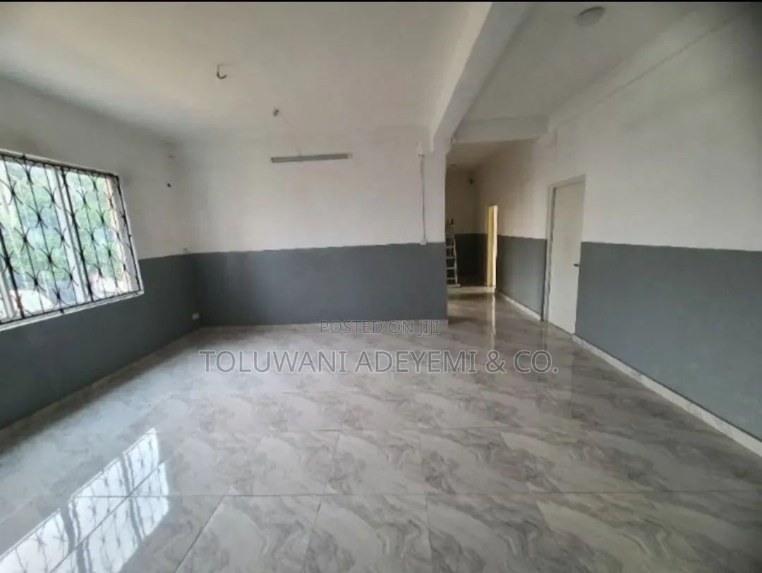 3 Bedroom Flat Commercial Office in Sabo / Yaba