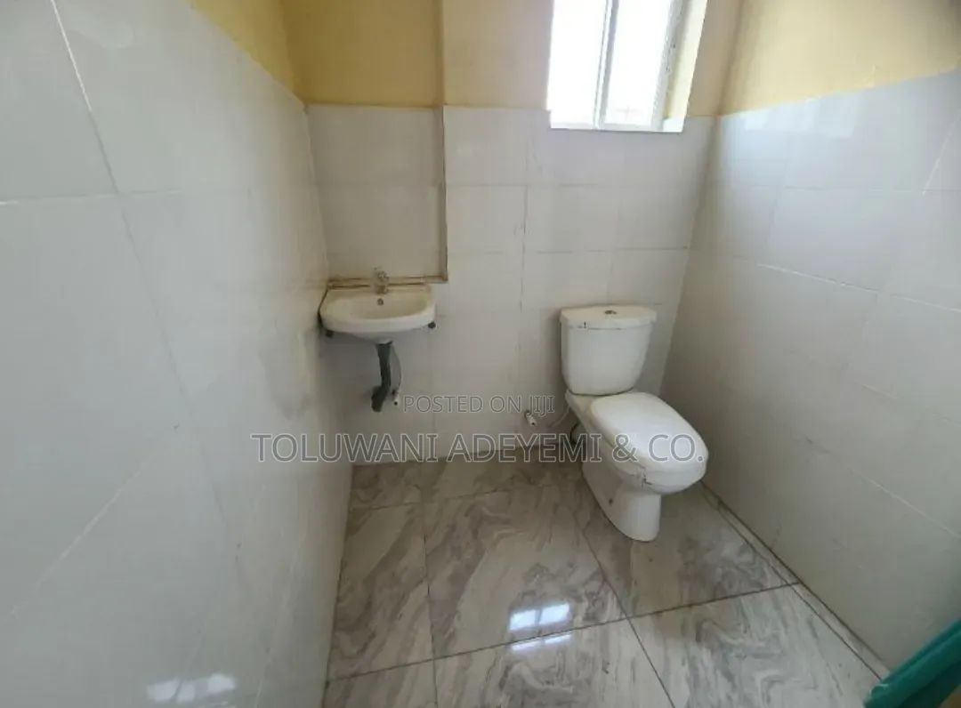3 Bedroom Flat Commercial Office in Sabo / Yaba