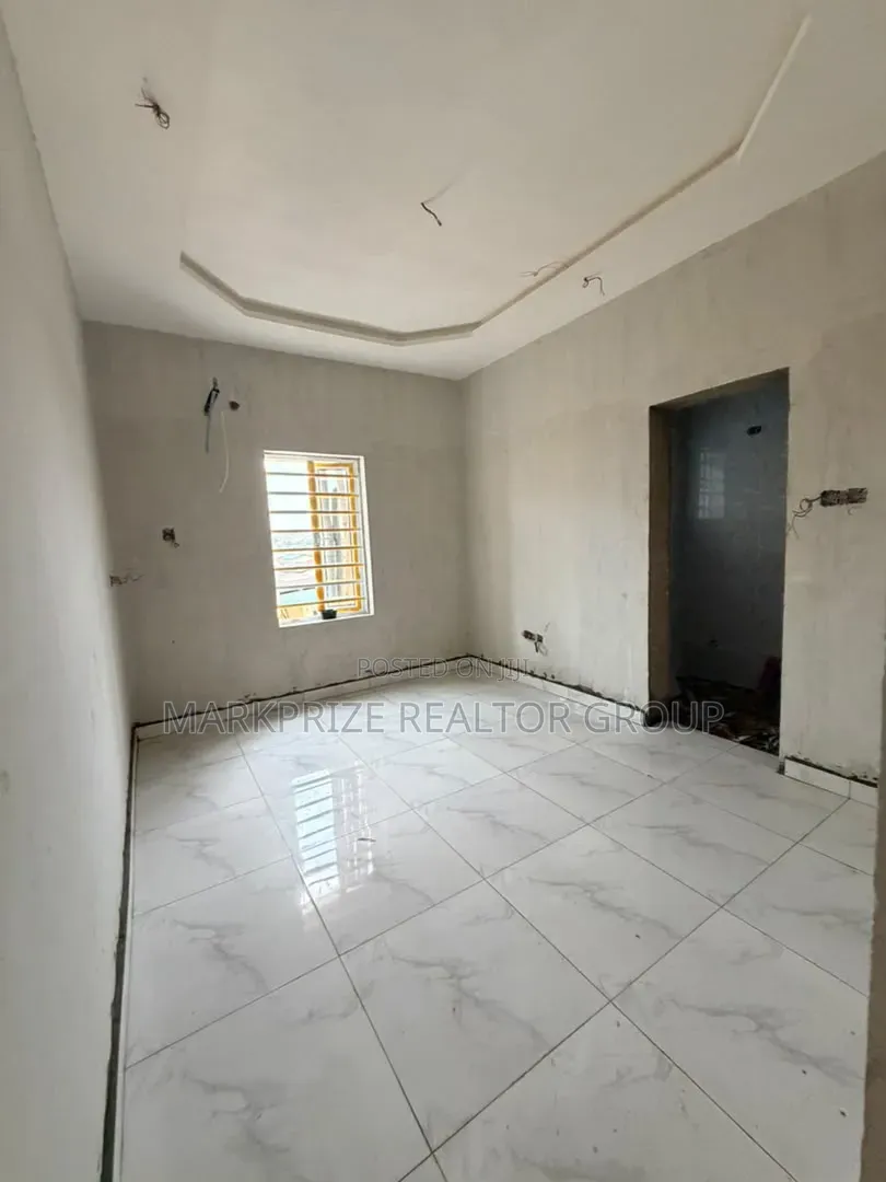 3bdrm Apartment in Opebi Ikeja for sale in Opebi