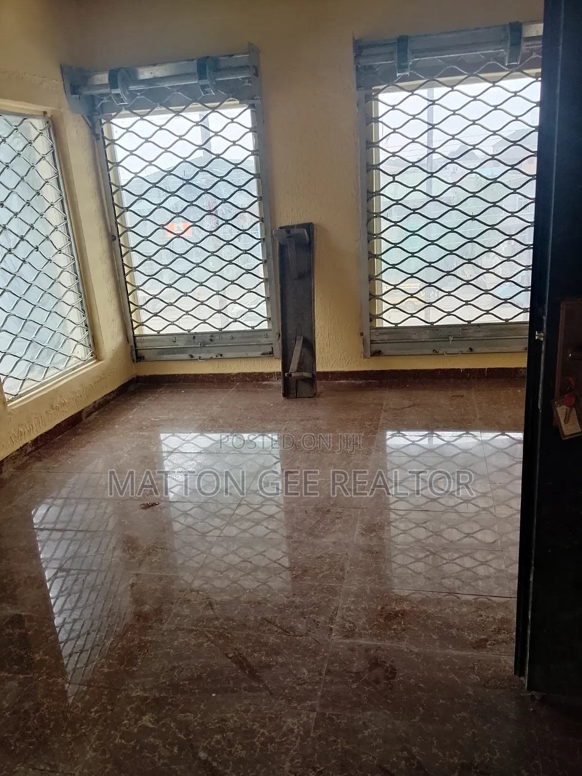 2 Rooms Office Space in CHallenge / Mushin