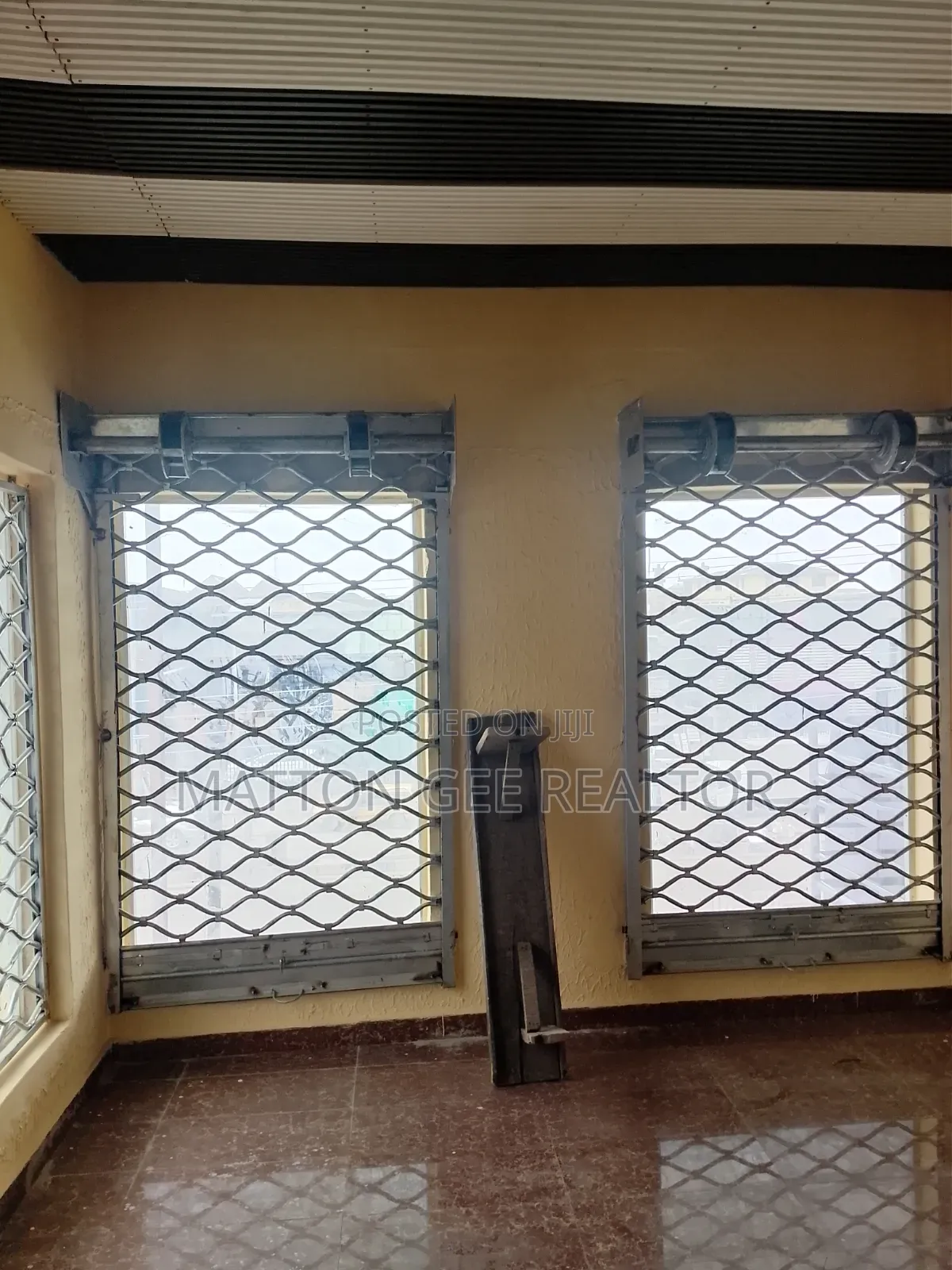 2 Rooms Office Space in CHallenge / Mushin