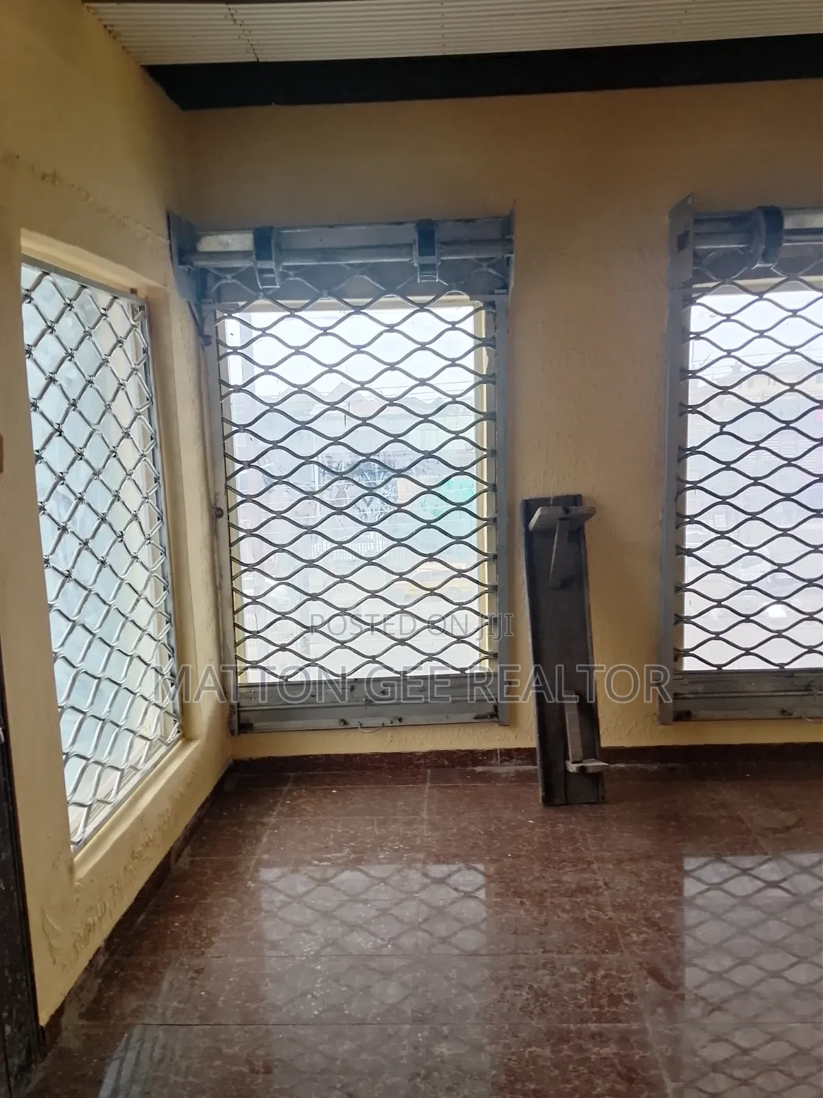2 Rooms Office Space in CHallenge / Mushin