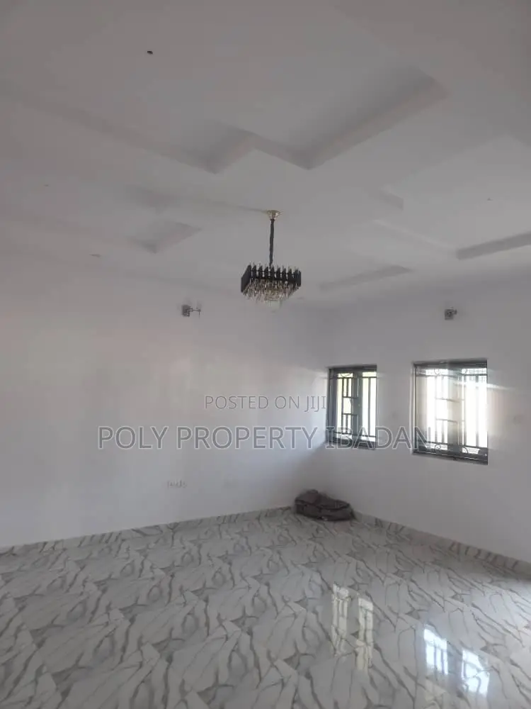 3bdrm Apartment in Oluyole Estate for rent in Oluyole Estate