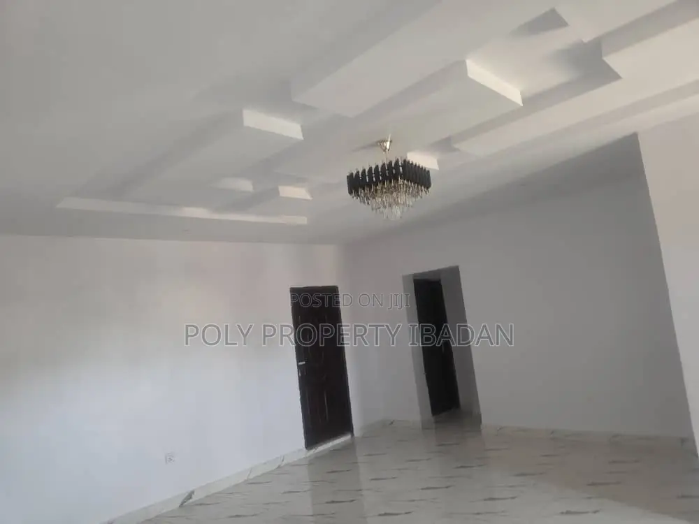 3bdrm Apartment in Oluyole Estate for rent in Oluyole Estate