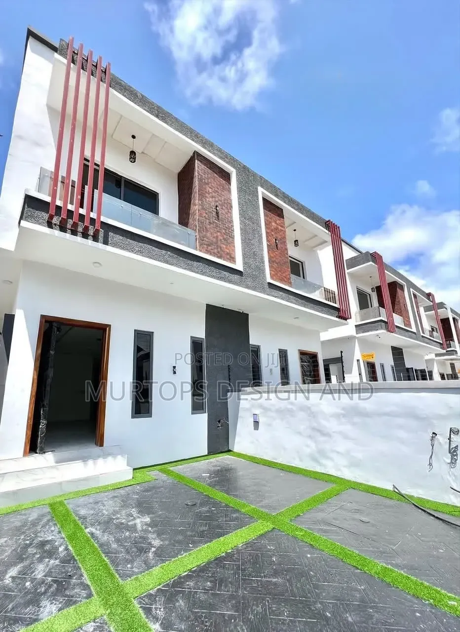 4bdrm Duplex in Chevron for rent in Chevron