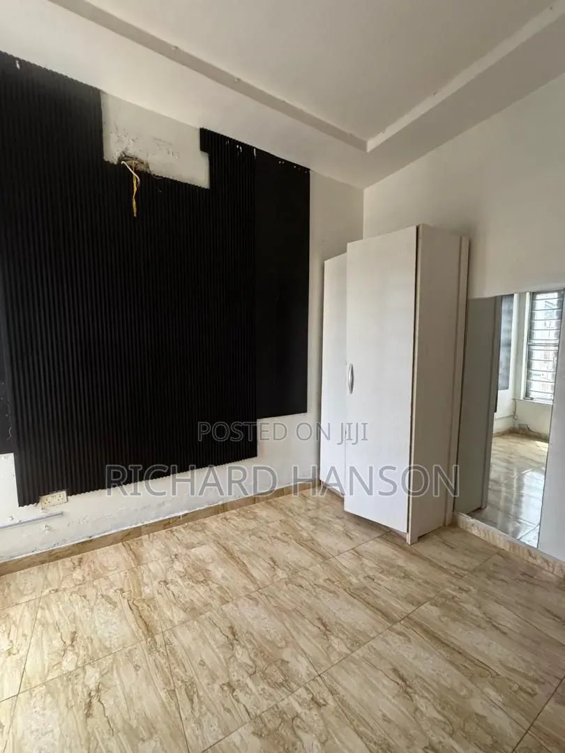 1bdrm Shared Apartment in Not Mini Flat, Chevron for rent in Chevron
