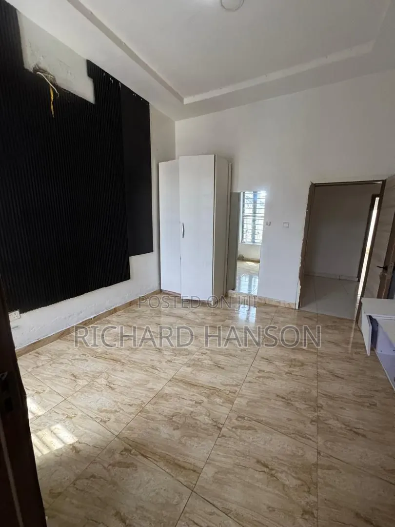 1bdrm Shared Apartment in Not Mini Flat, Chevron for rent in Chevron