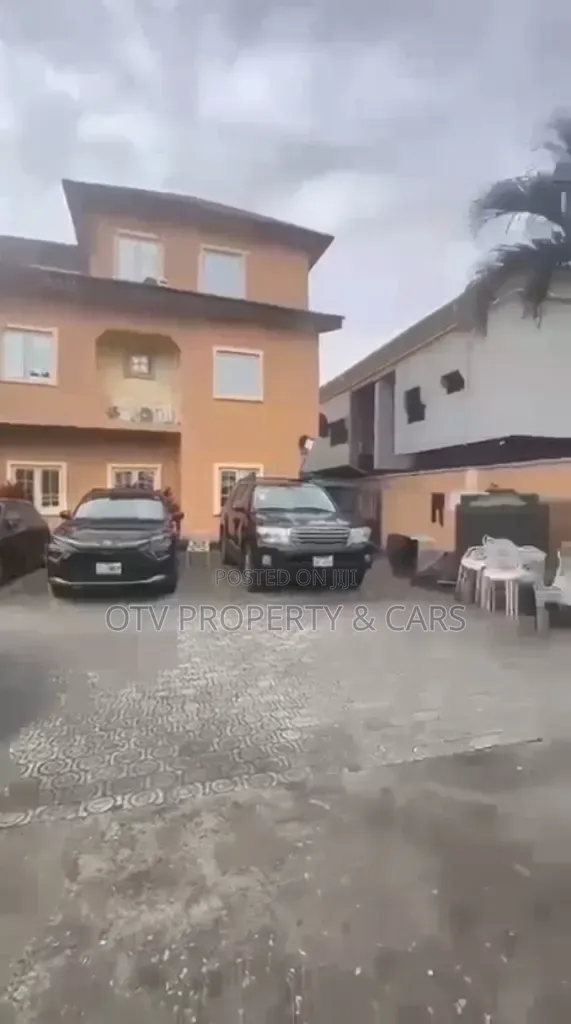 5bdrm Duplex in Lekki Phase 1 for sale in Lekki Phase 1