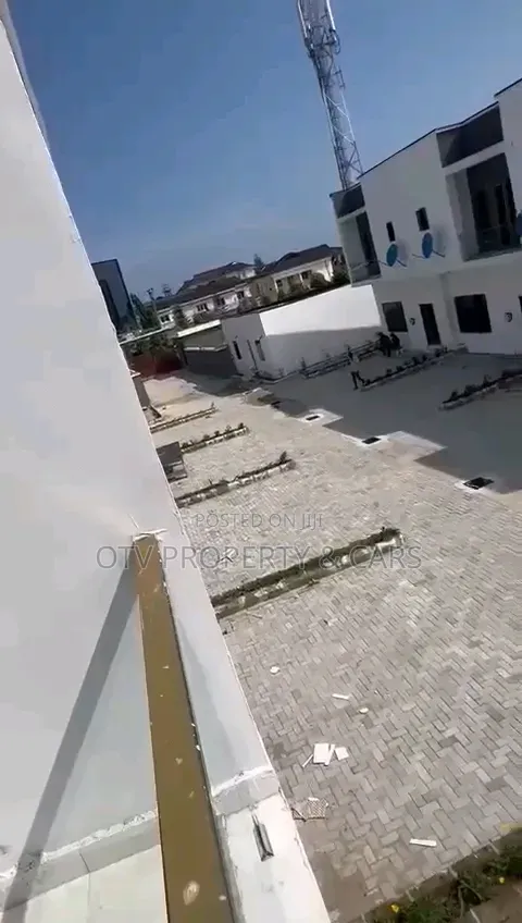 3bdrm Townhouse/Terrace in Ologolo for sale in Ologolo