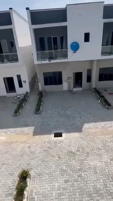 3bdrm Townhouse/Terrace in Ologolo for sale in Ologolo