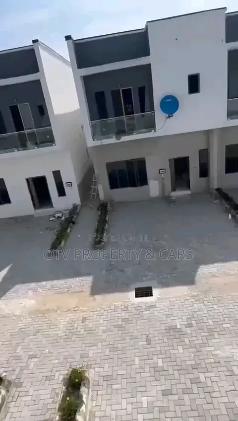 3bdrm Townhouse/Terrace in Ologolo for sale in Ologolo